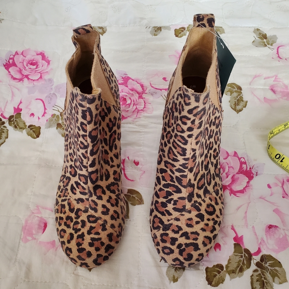 New Toms leather boots